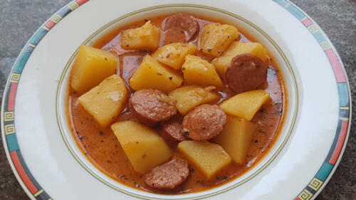 Kartoffelgulasch mit Kabanossi