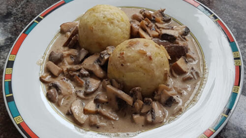 Rahmchampignons und Semmelknödel